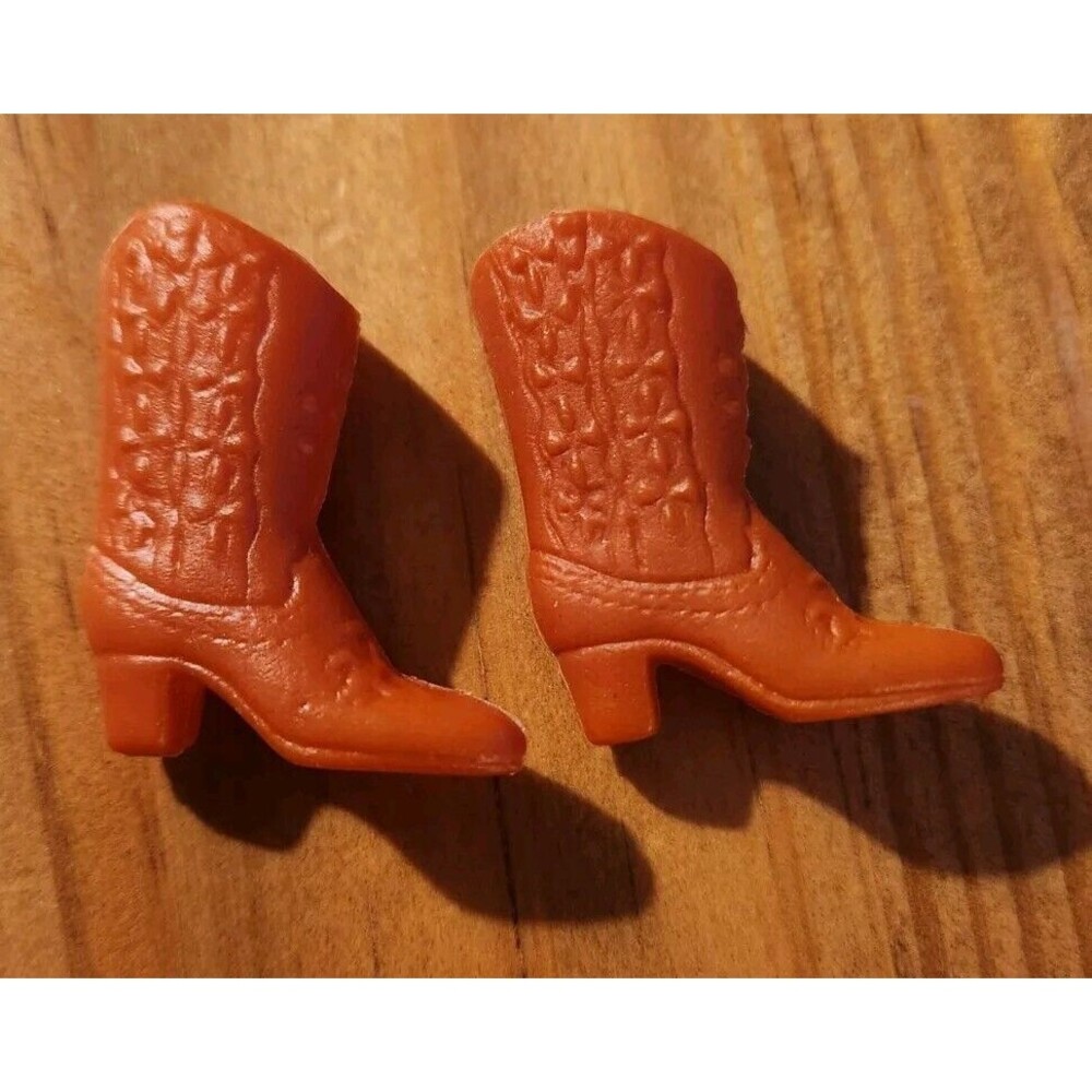 BARBIE SHOES BOOTS 1990S COWGIRL SHORT BROWN BOOTS DOLL PLASTIC SHOES